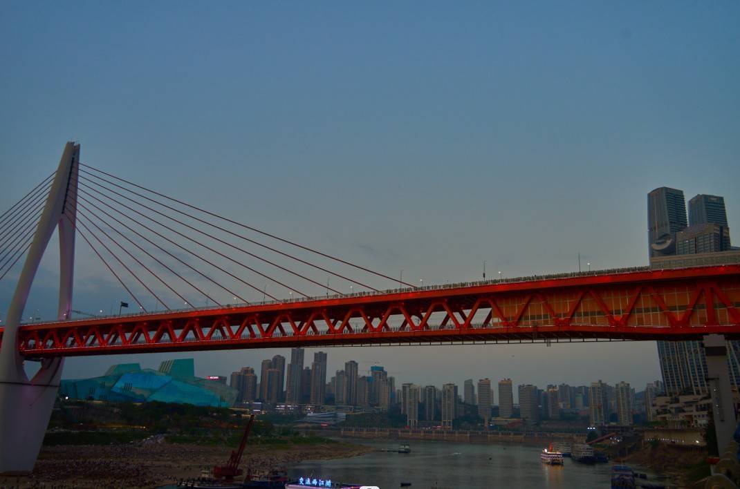 探索山城多維視角 一站式專業測繪與實景三維攝制服務